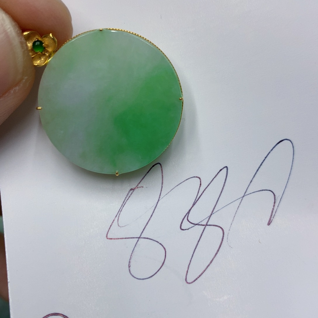 翡翠颈饰18K金镶嵌翡翠