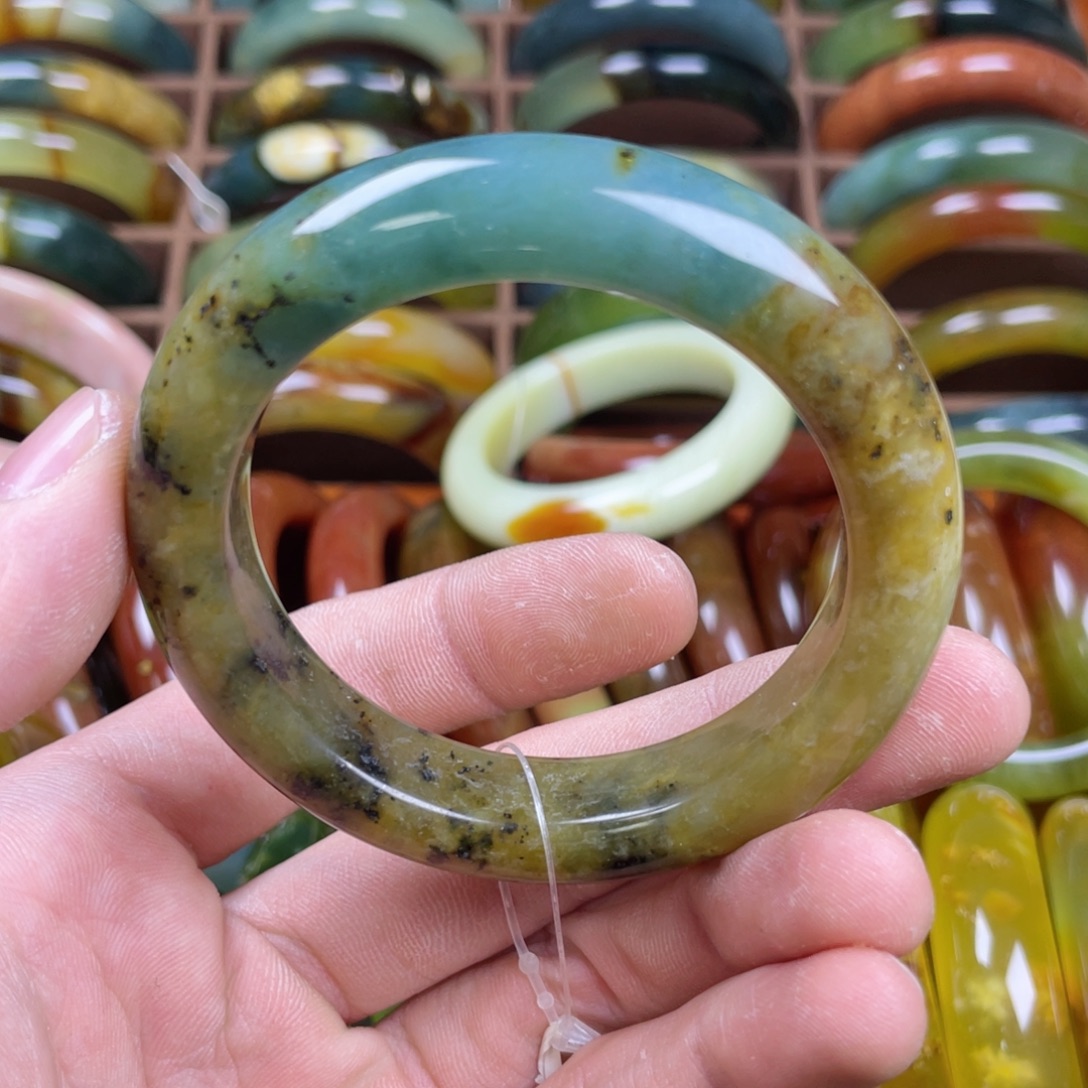 蛇纹石玉未镶嵌手镯