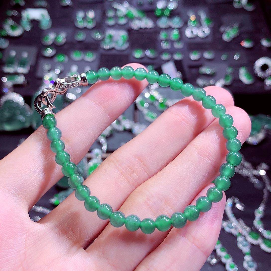 翡翠未镶嵌颈饰挂件