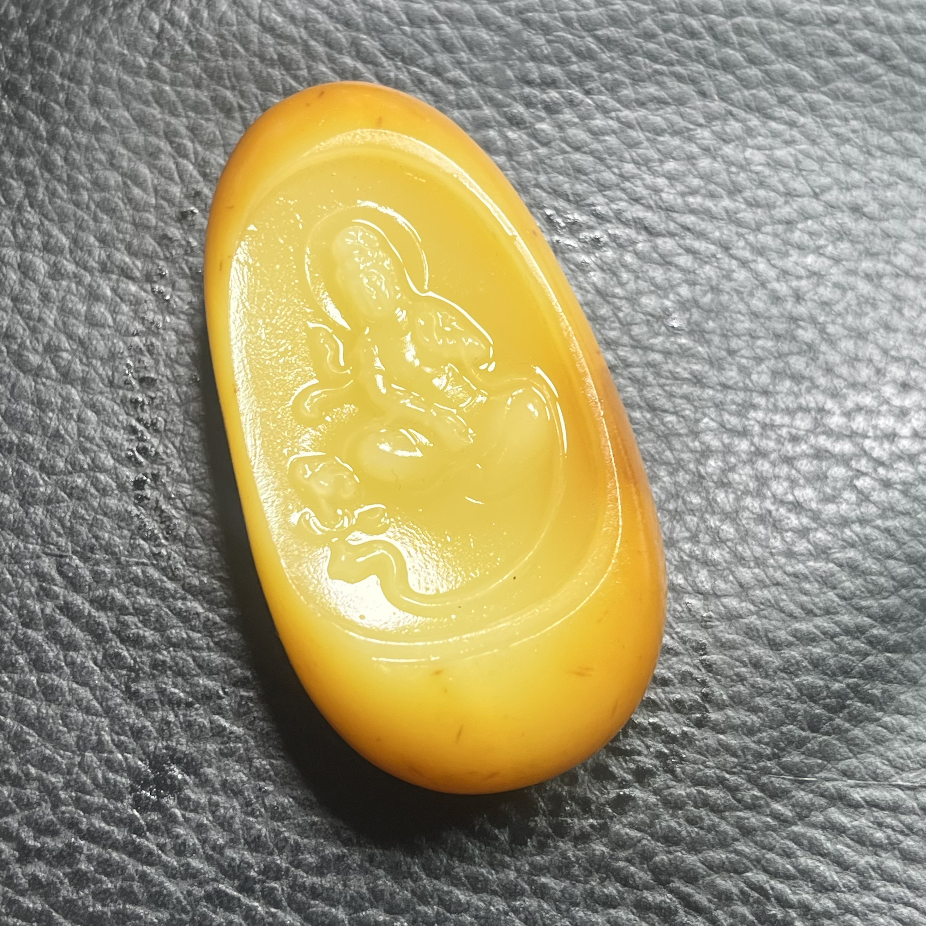 和田玉满沁坐观音