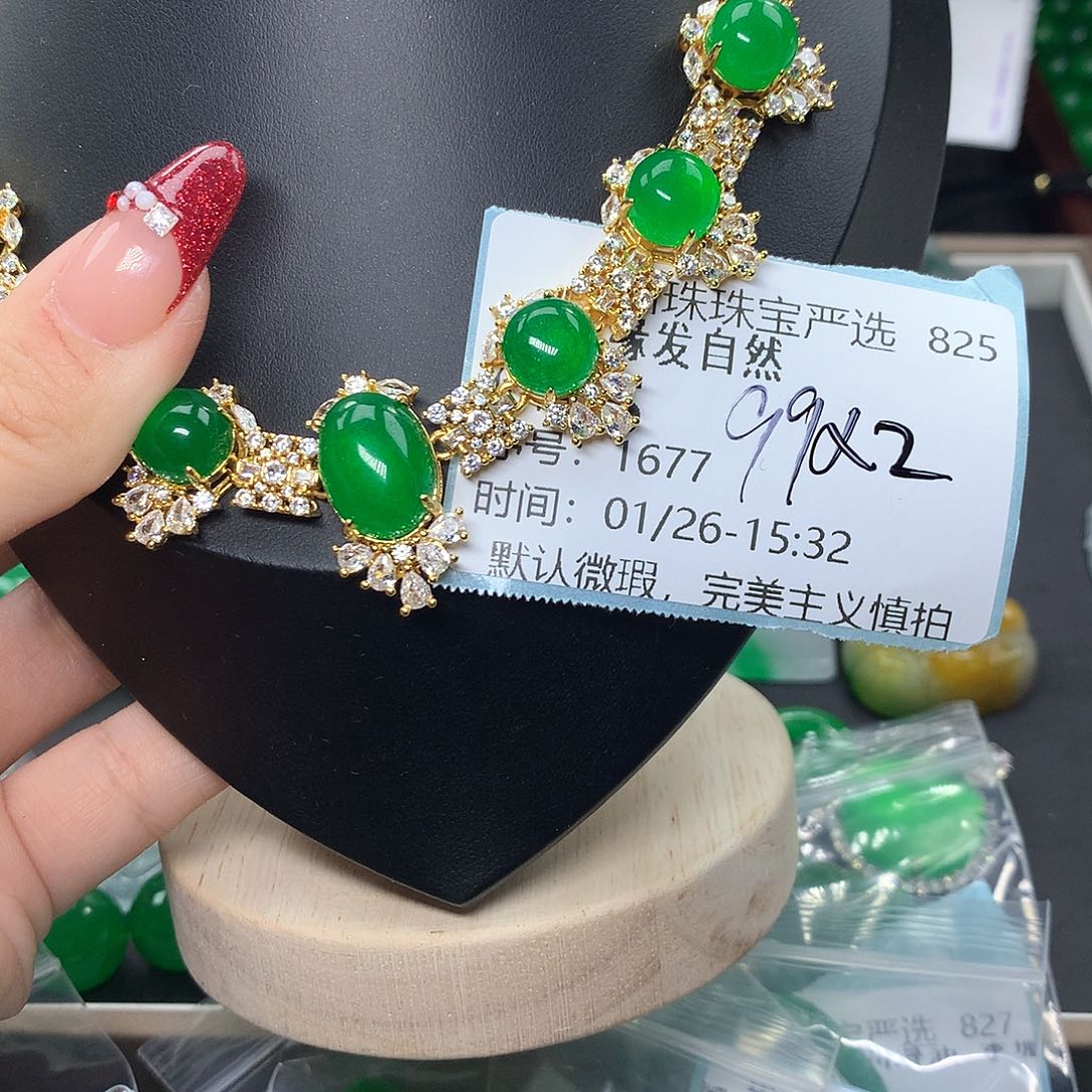 翡翠吊坠(赠链)未镶嵌缘**然