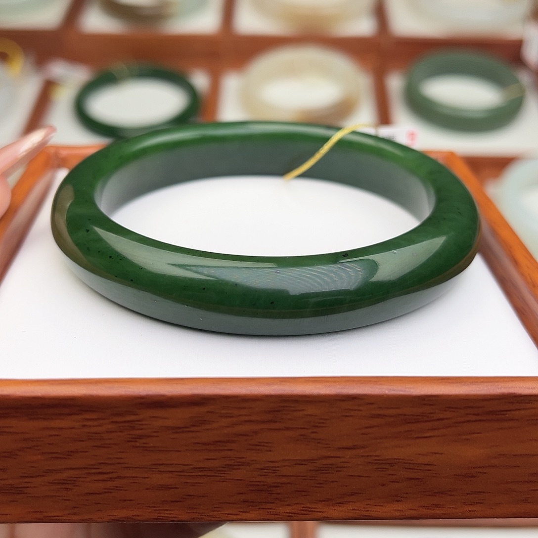 和田玉未镶嵌手镯63