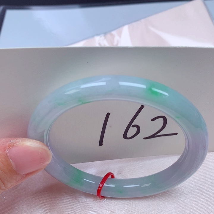 翡翠手镯未镶嵌翡翠