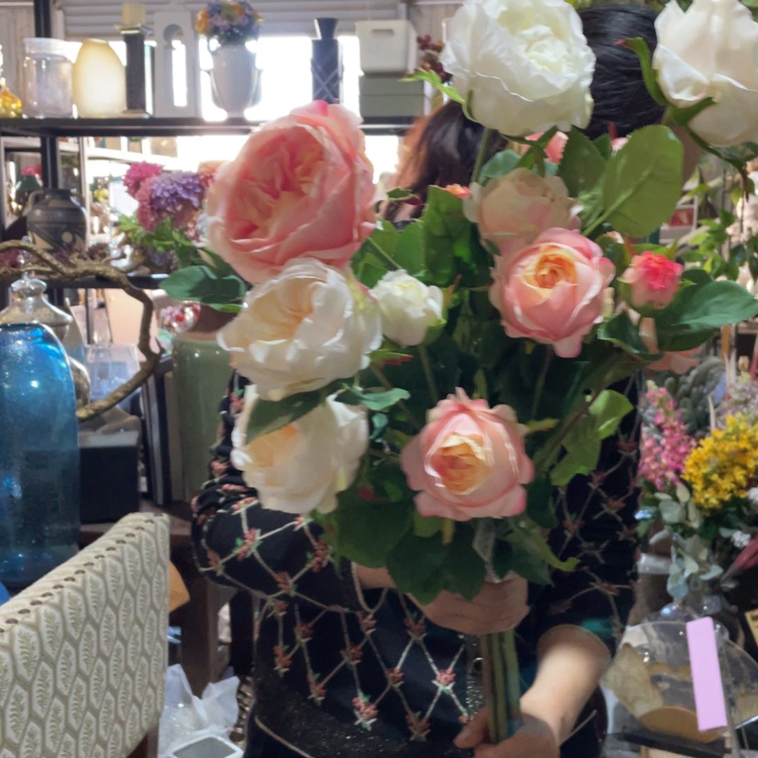 陶瓷花瓶，仿真绿植。9