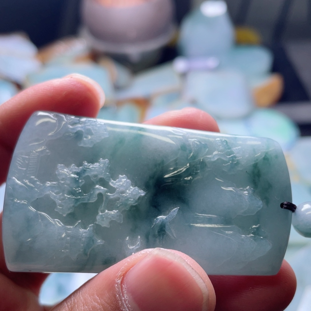 翡翠挂件未镶嵌已*置翡翠