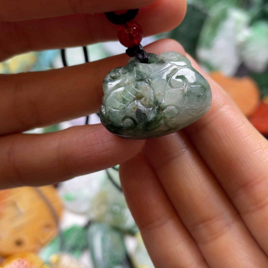 翡翠颈饰未镶嵌牌子