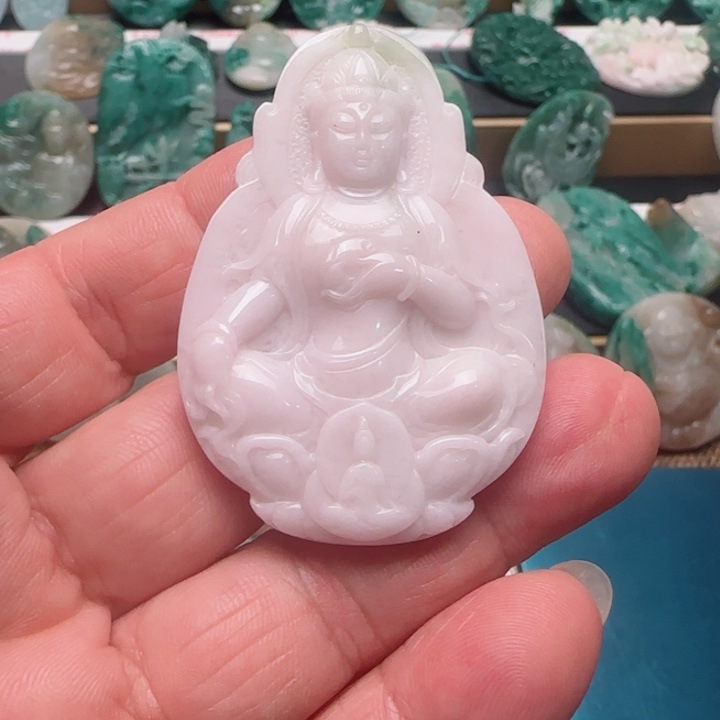 L***V独山玉未镶嵌颈饰