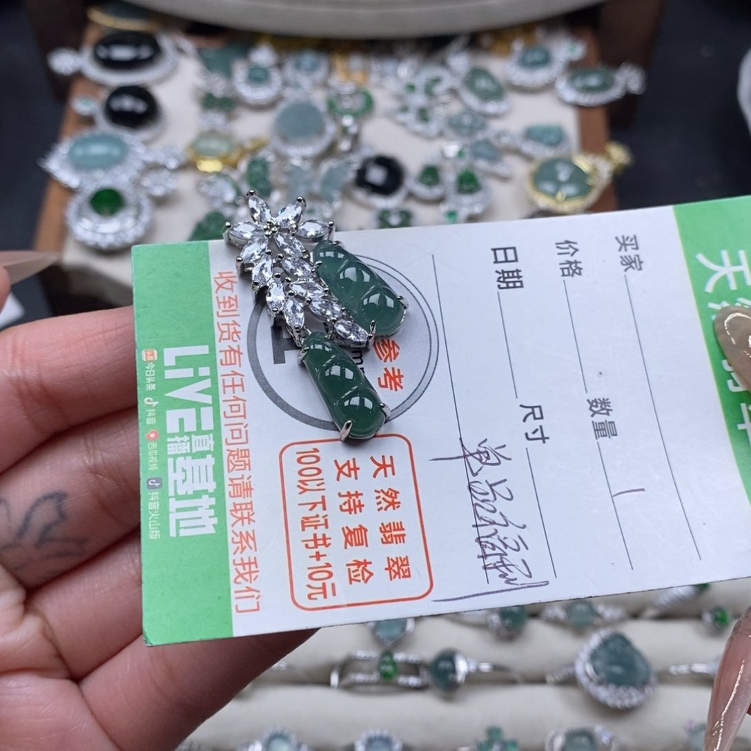 翡翠颈饰未镶嵌翡翠