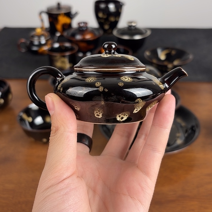 瓷点彩鹧鸪斑小品壶