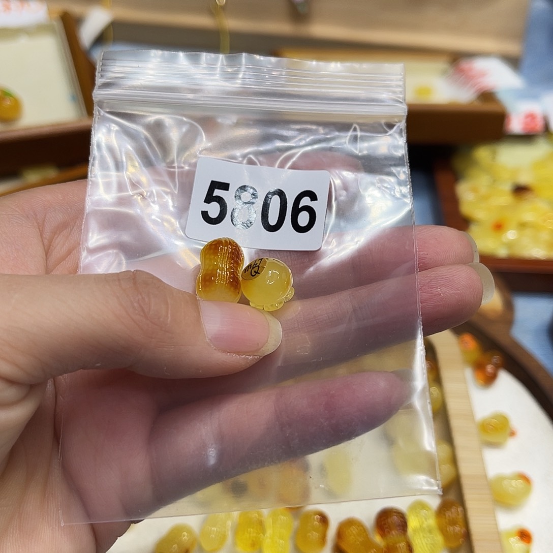 琥珀未镶嵌珠宝奇石