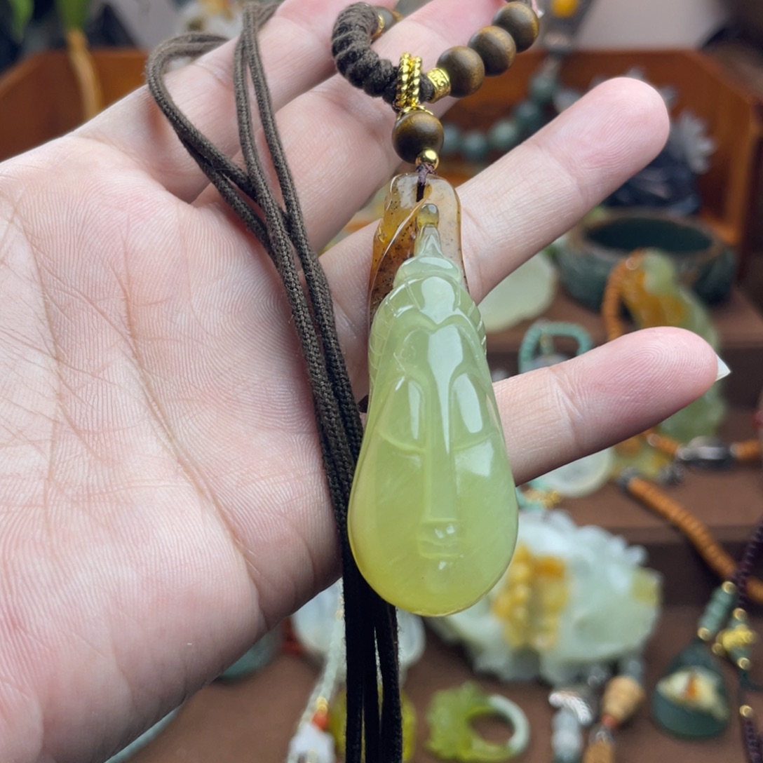蛇纹石玉未镶嵌吊坠