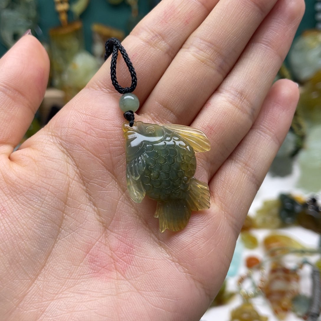 蛇纹石玉颈饰未镶嵌