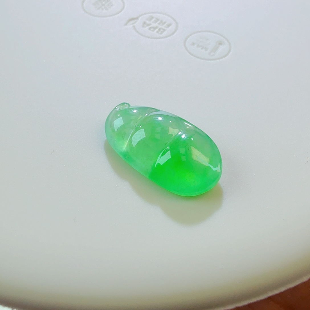 翡翠裸石木纳绿豆子