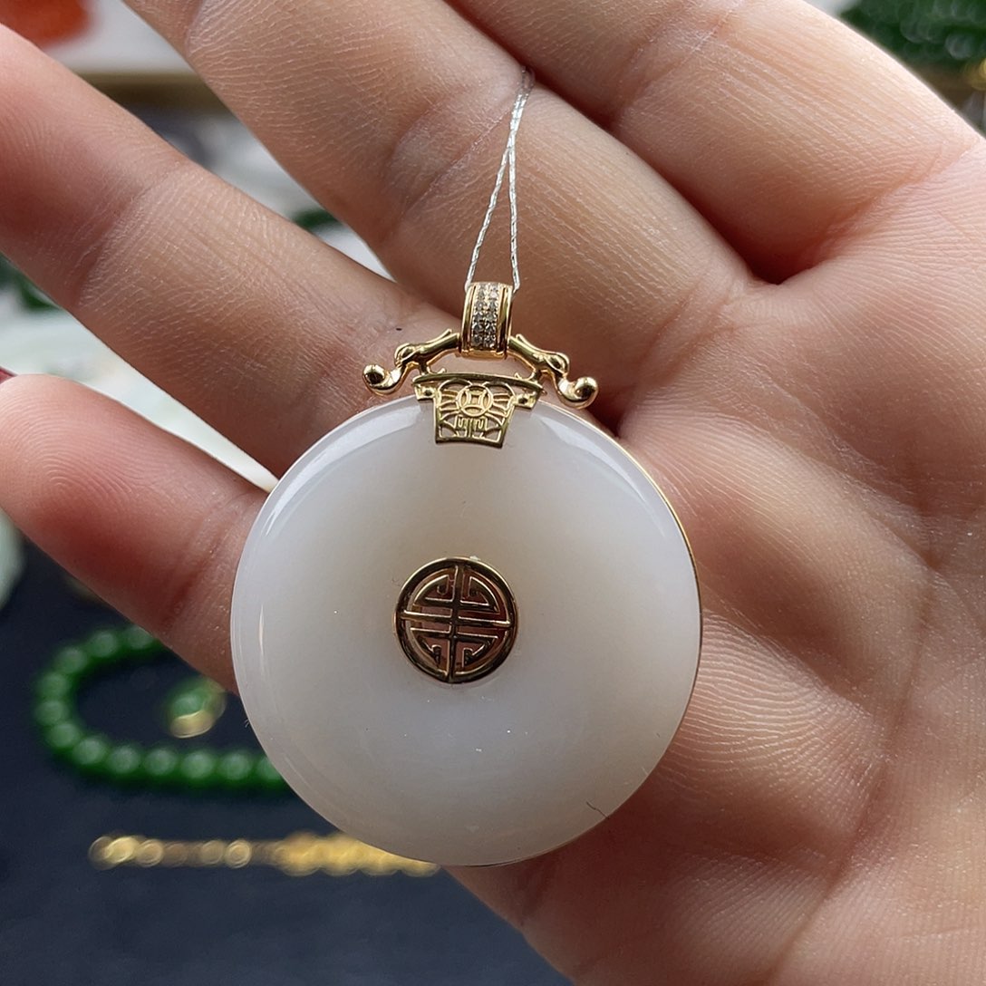 和田玉颈饰18K金镶嵌