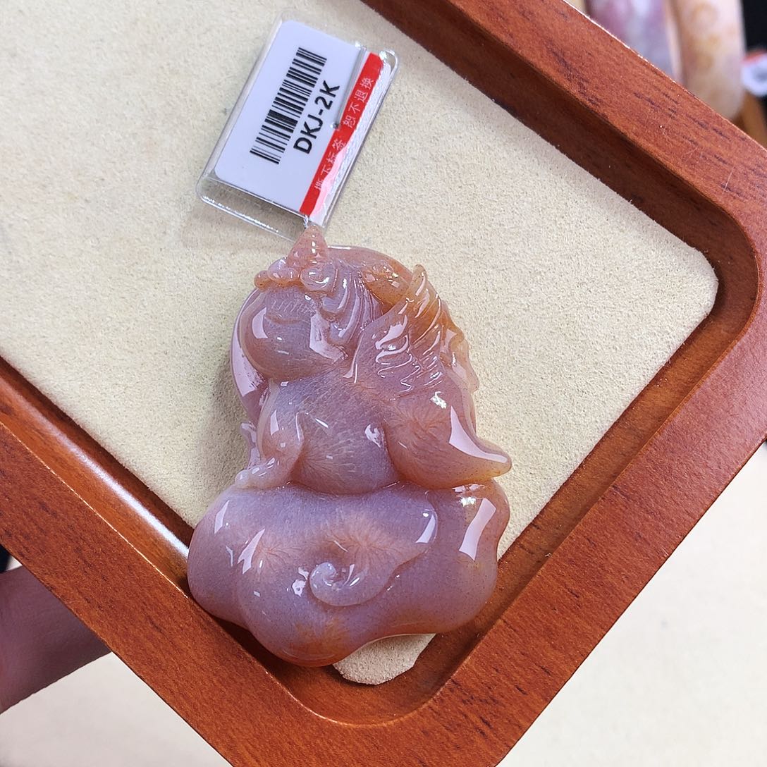 硅化珊瑚（珊瑚玉）未镶嵌精美雕刻件