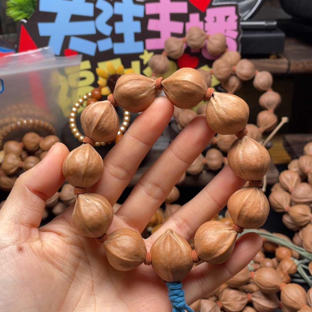 人***何吊坠橄榄核2225老树