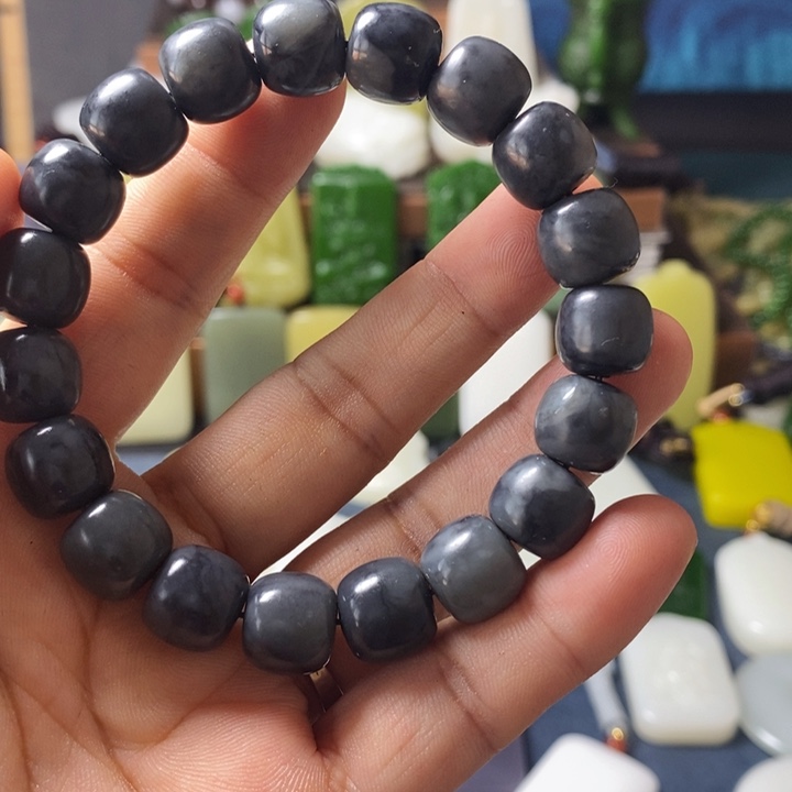 吊坠(赠链)未镶嵌和田玉