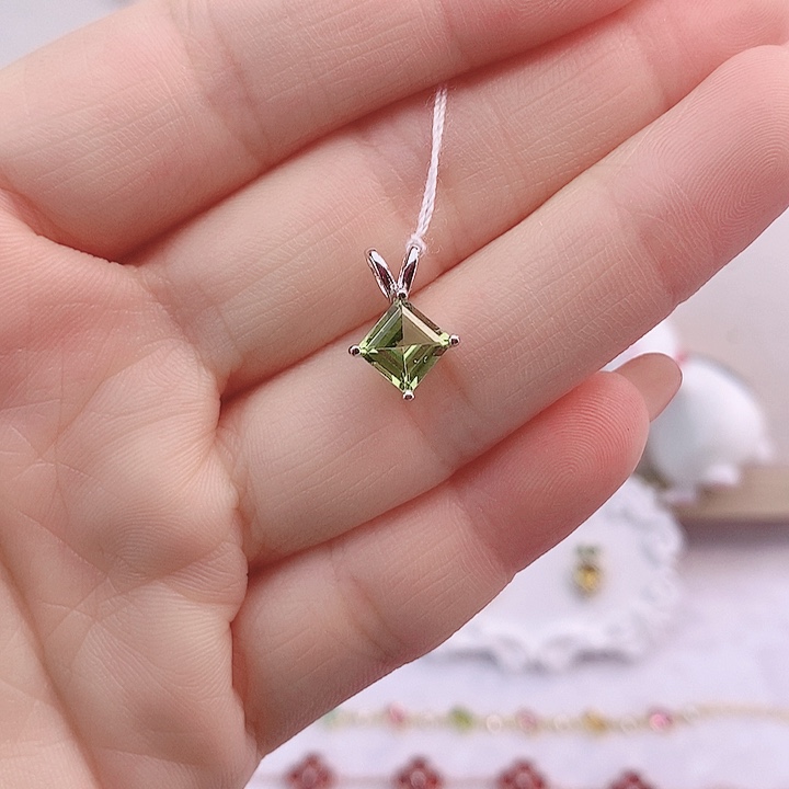 橄榄石颈饰银S925镶嵌