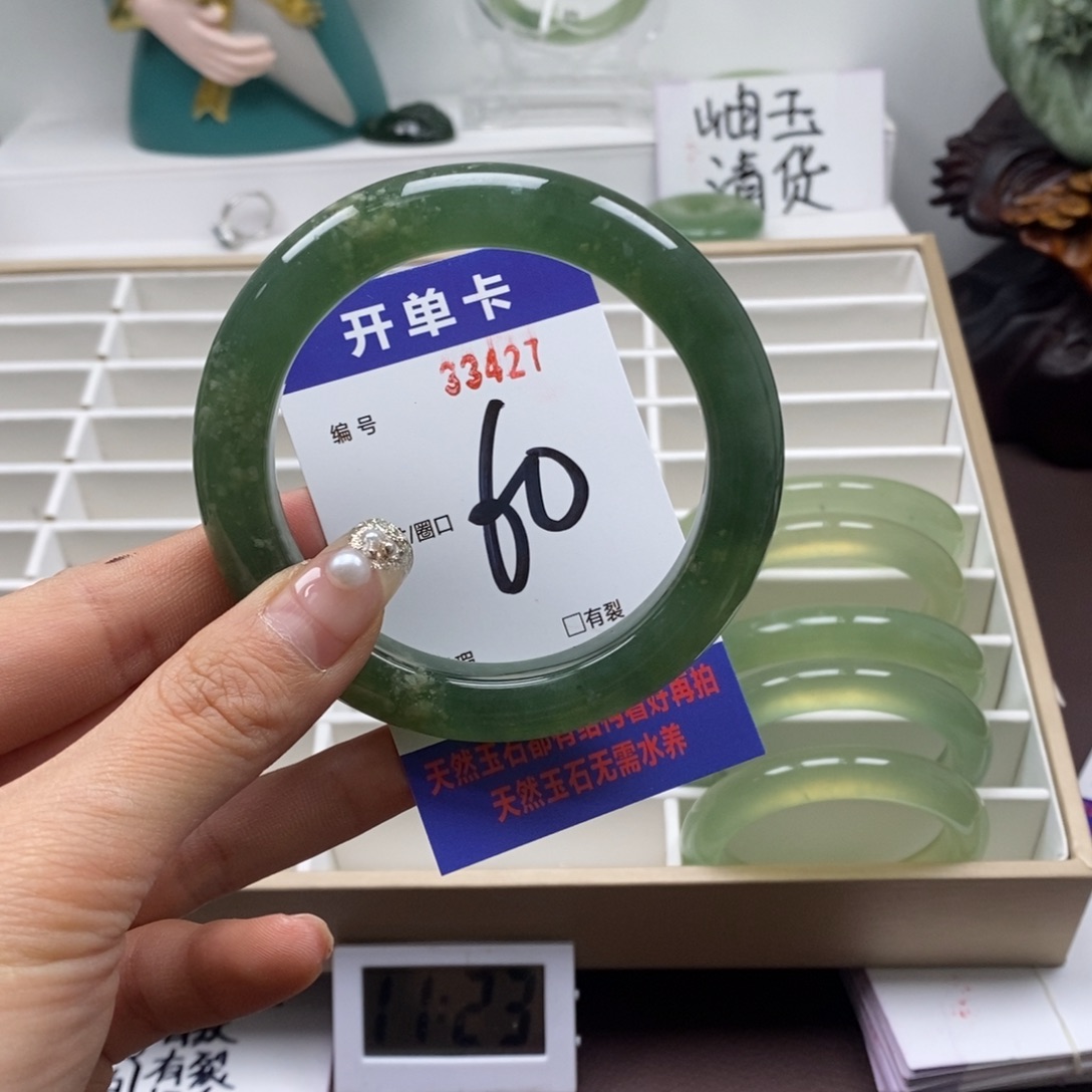 蛇纹石玉手镯未镶嵌