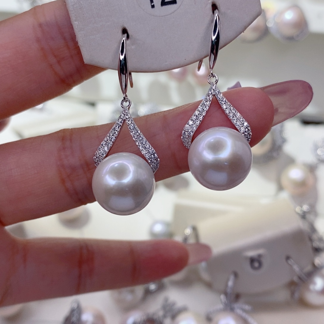 银S925镶嵌淡水珍珠耳饰霏**尼