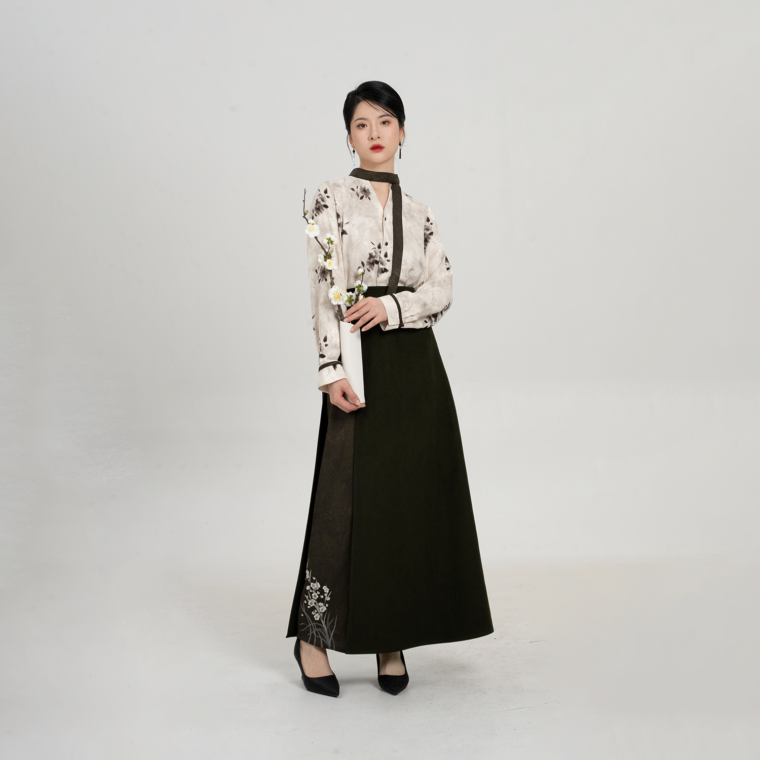 织造司[赋梅]v领宽松水墨印花衬衫上衣改良调节扣长旋裙半身a字裙