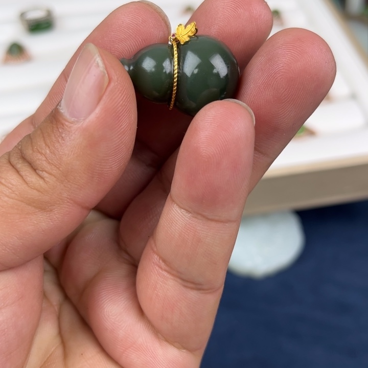 和田玉颈饰18K金镶嵌