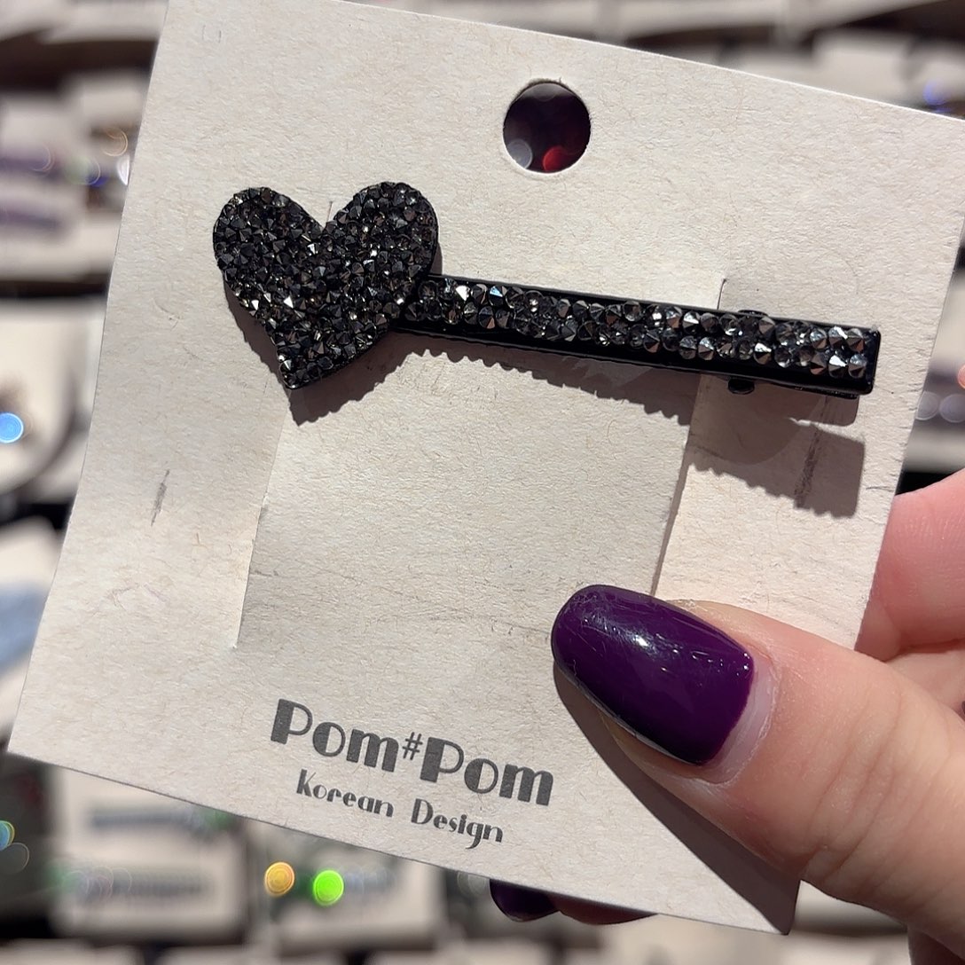 皮质铁合金爱心压夹一个