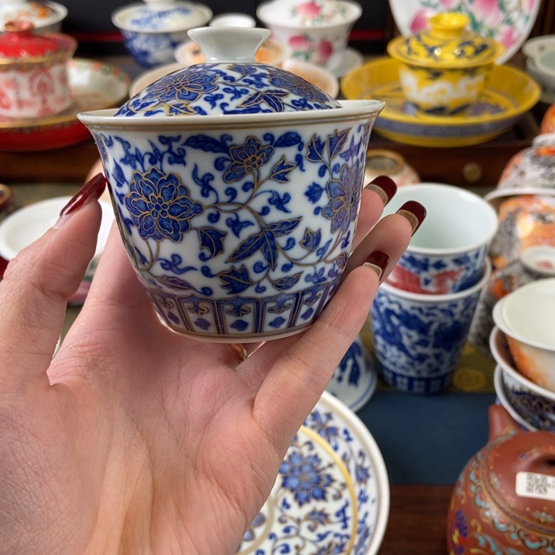 陶瓷艺术家的作品是一种 