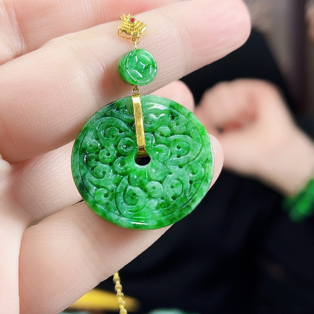 翡翠颈饰18K金镶嵌吊坠