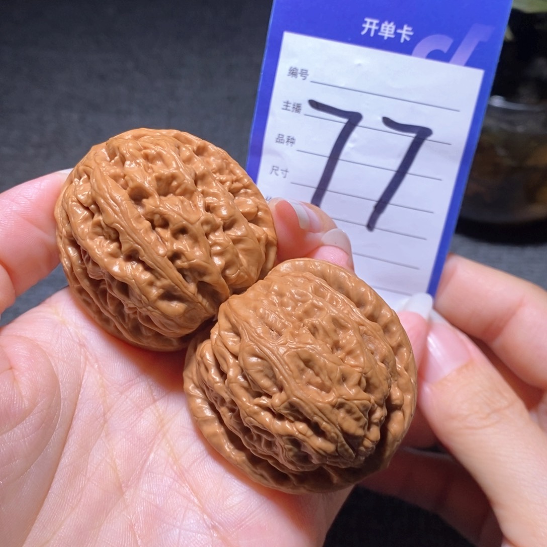 文玩核桃把件红锦鲤42左右有修