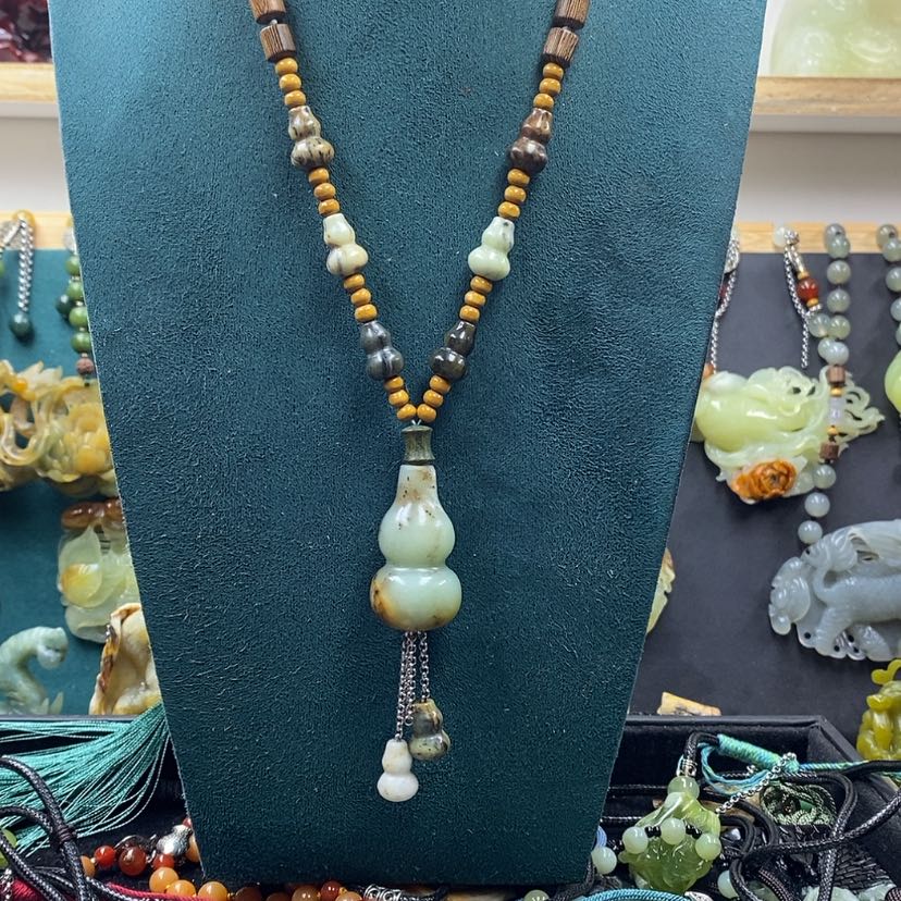 【闪购商品】蛇纹石玉吊坠未镶嵌