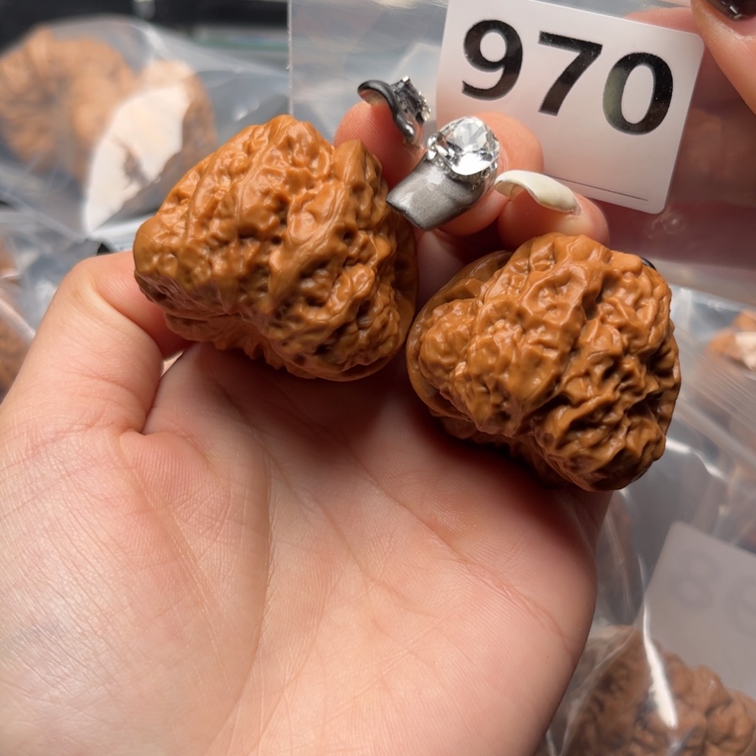 文玩核桃把件疙瘩包41开背