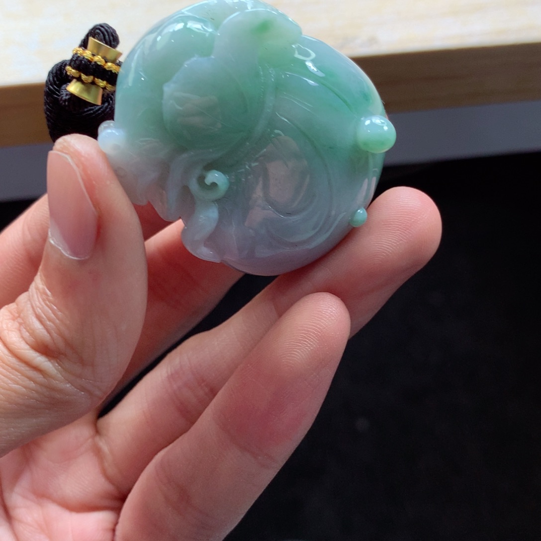 翡翠颈饰未镶嵌吊坠