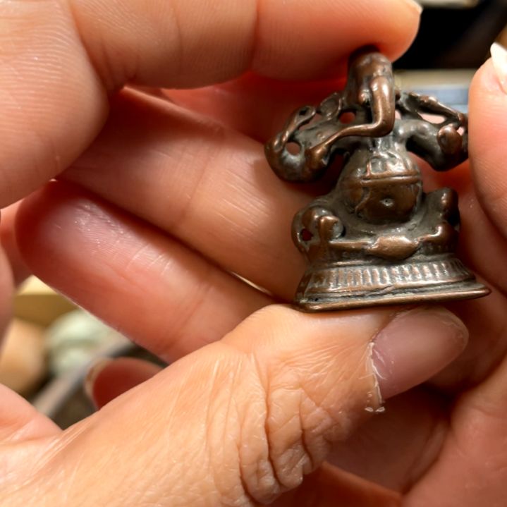 只买单纯的吊坠，没带链子，属的性质。无