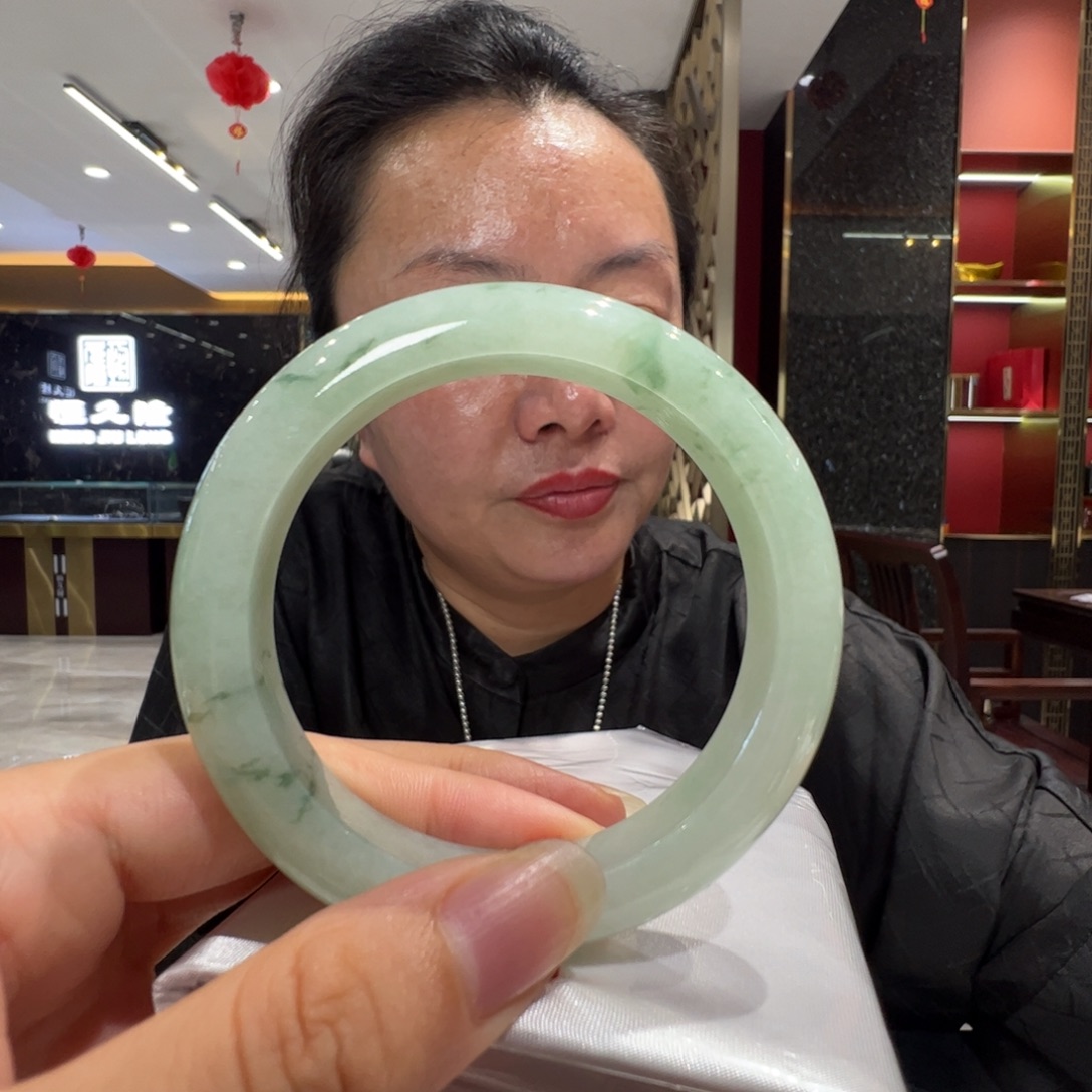 卉***妹未镶嵌手镯翡翠芙蓉绿底58福利不退不换