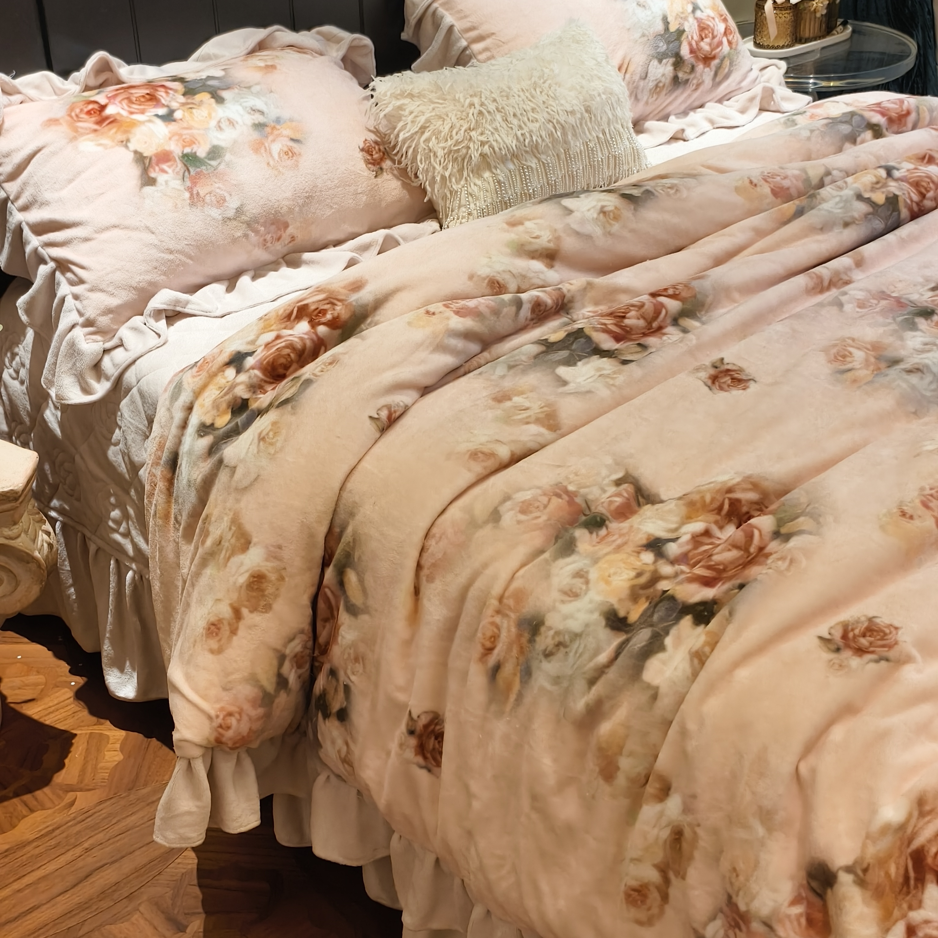 小冲冲【山茶花开】法式浪漫牛奶绒数码印花荷叶花边床盖款冬季