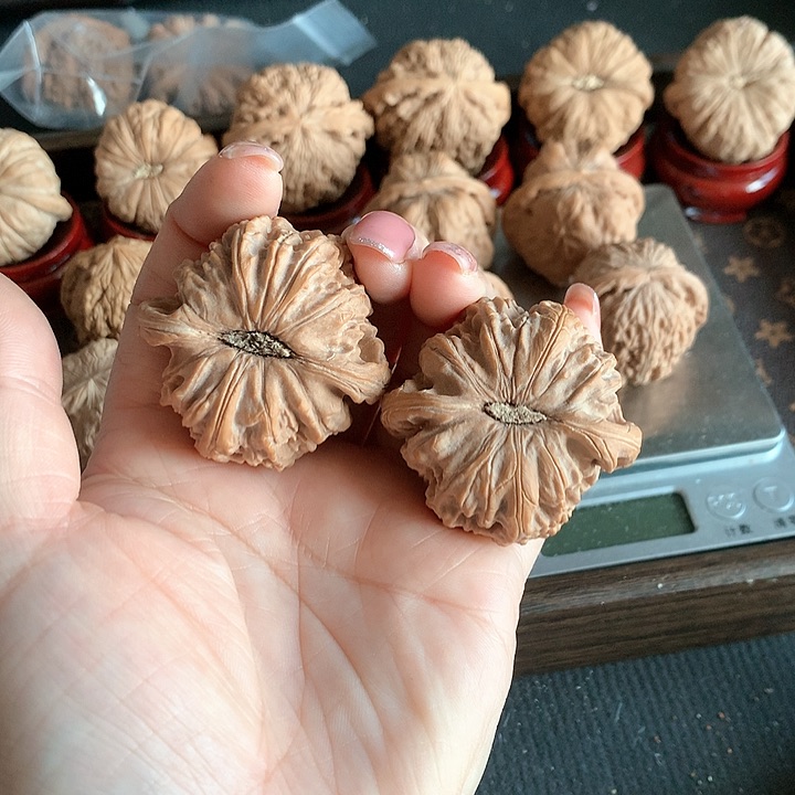 文玩核桃吊坠天**球白狮子80