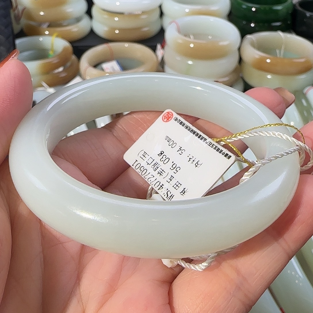 和田玉未镶嵌手镯