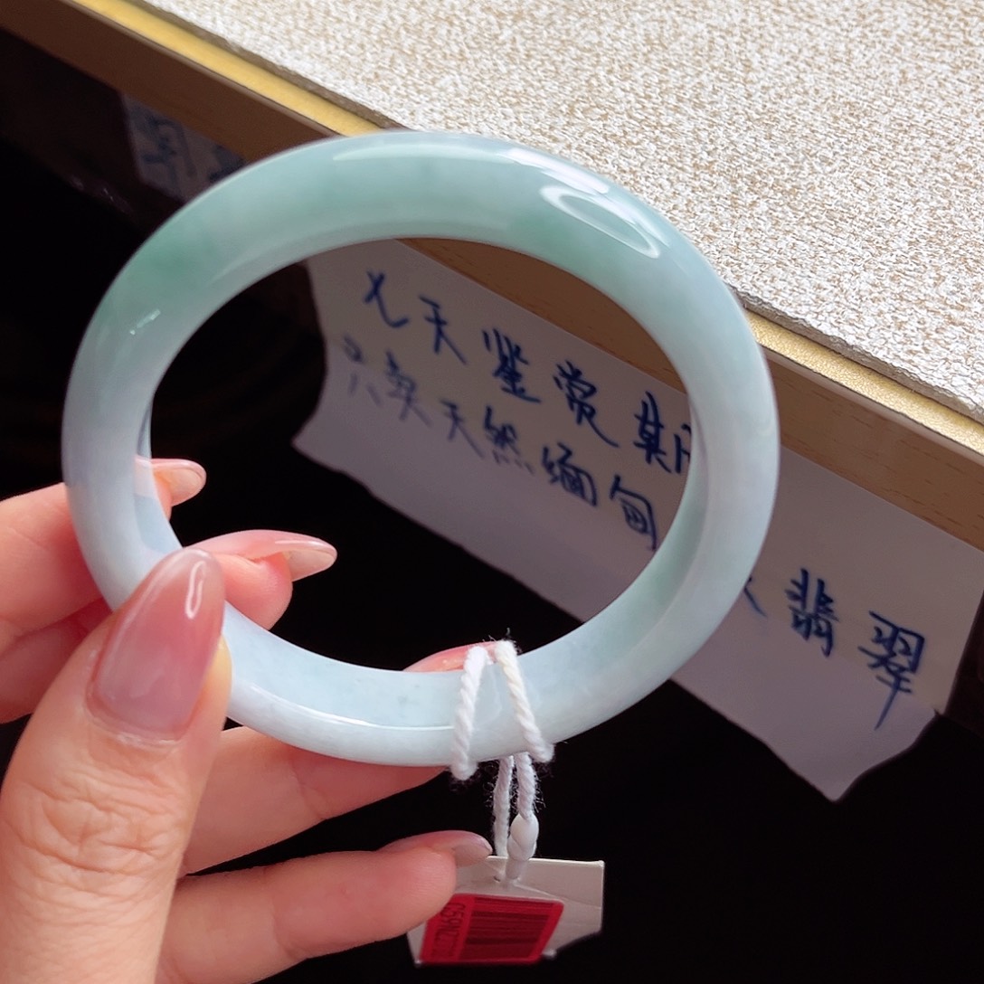 翡翠未镶嵌手镯手镯