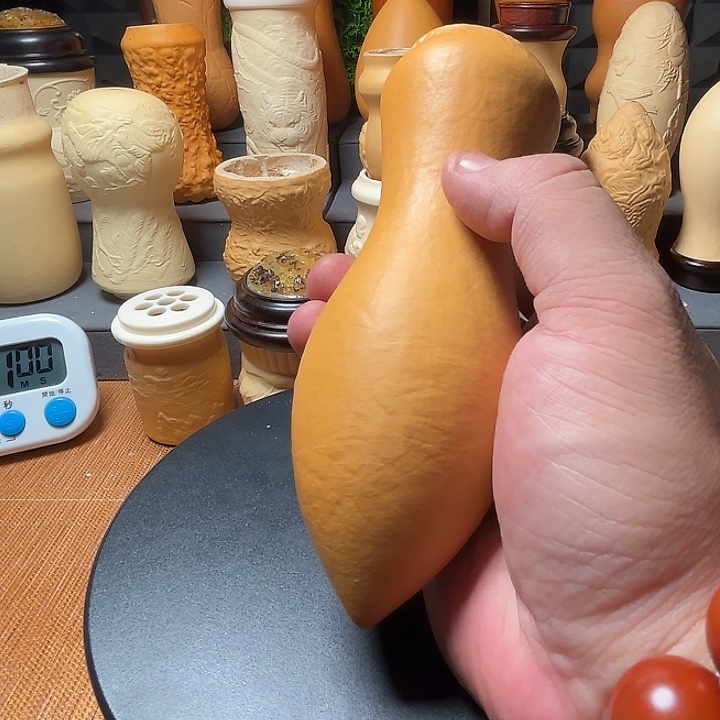 满***比隐隐约约地看到一只大