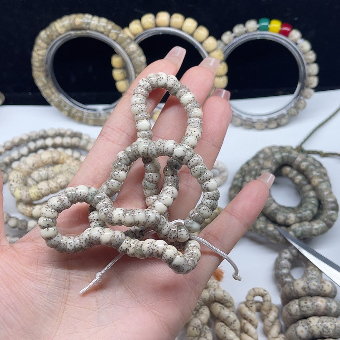 塵***卡7原生态石玉料大肠长串