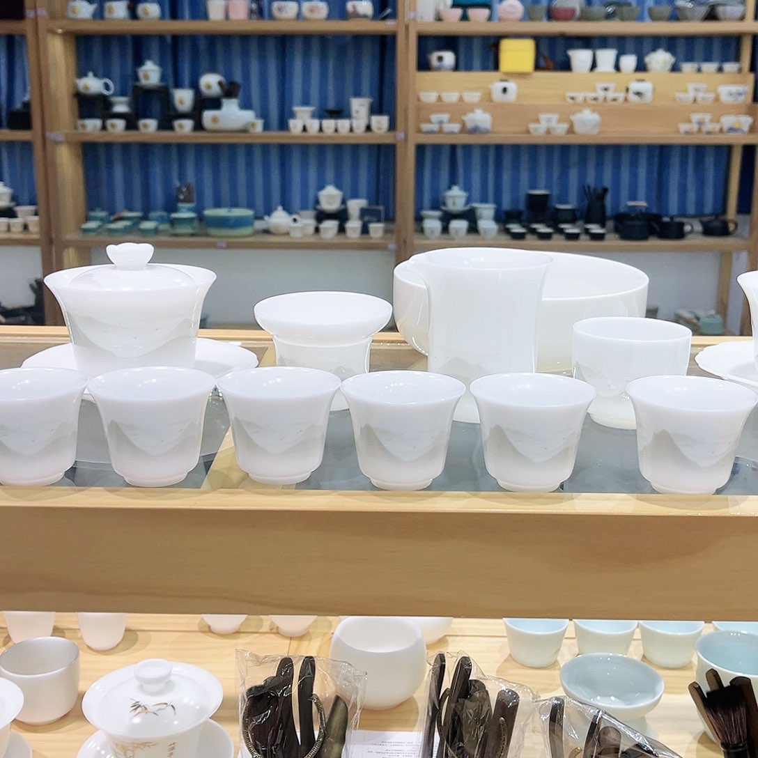 不带礼盒，茶洗是羊脂玉瓷的