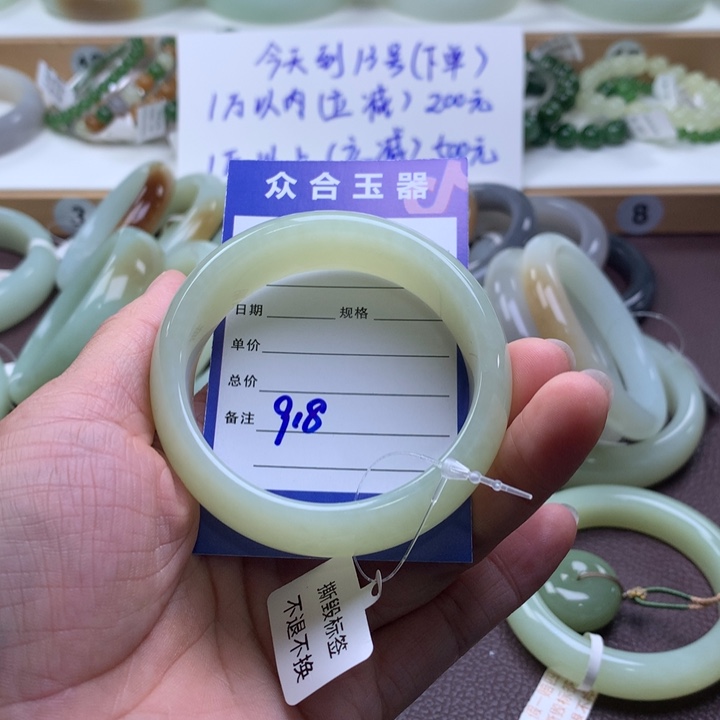 和田玉未镶嵌手镯