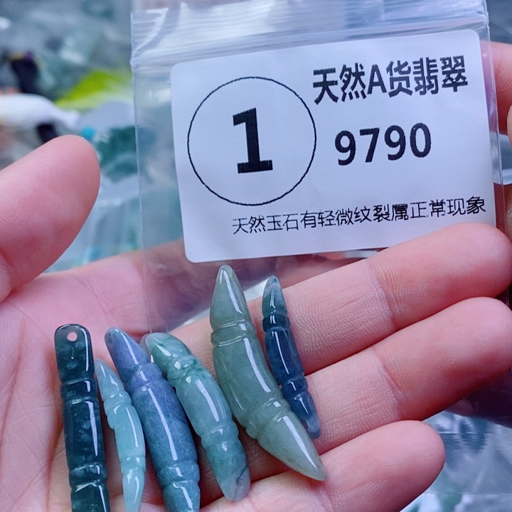 翡翠颈饰未镶嵌吊坠