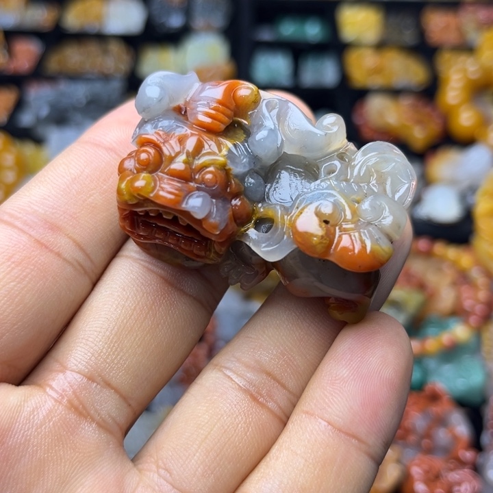 未镶嵌石英质玉（黄龙玉）颈饰