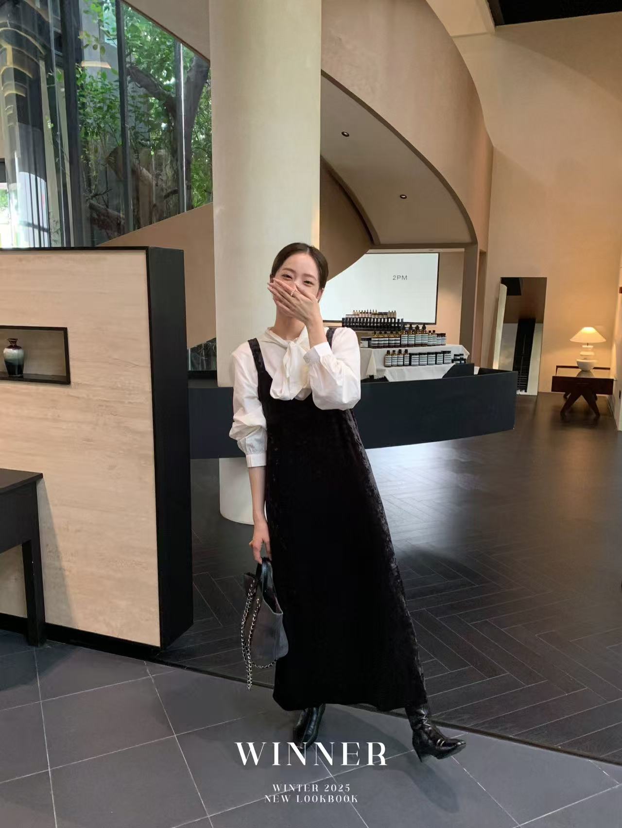 W 8263  吊带显瘦小众丝绒裙  w