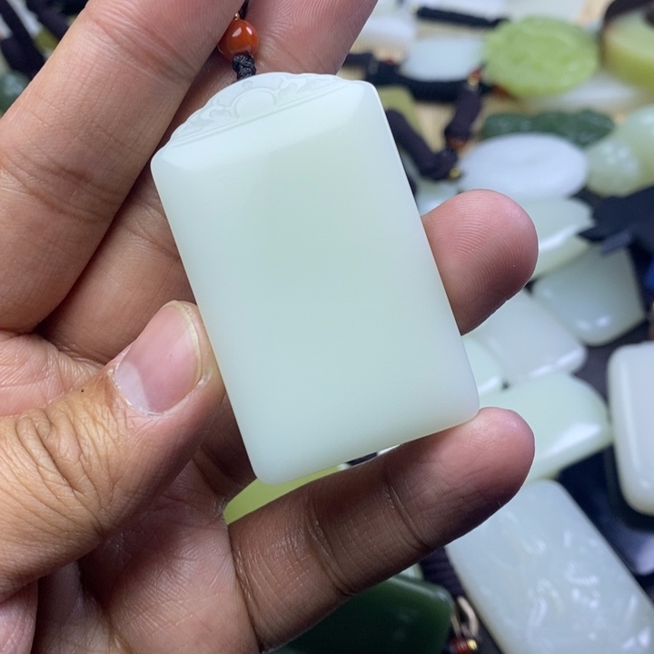 和田玉未镶嵌颈饰