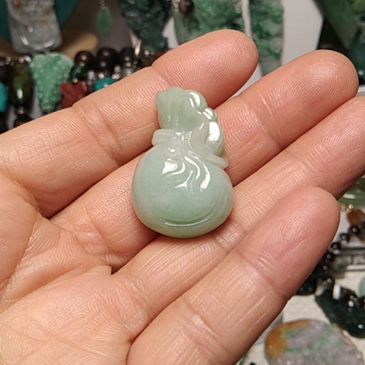 翡翠吊坠(赠链)未镶嵌