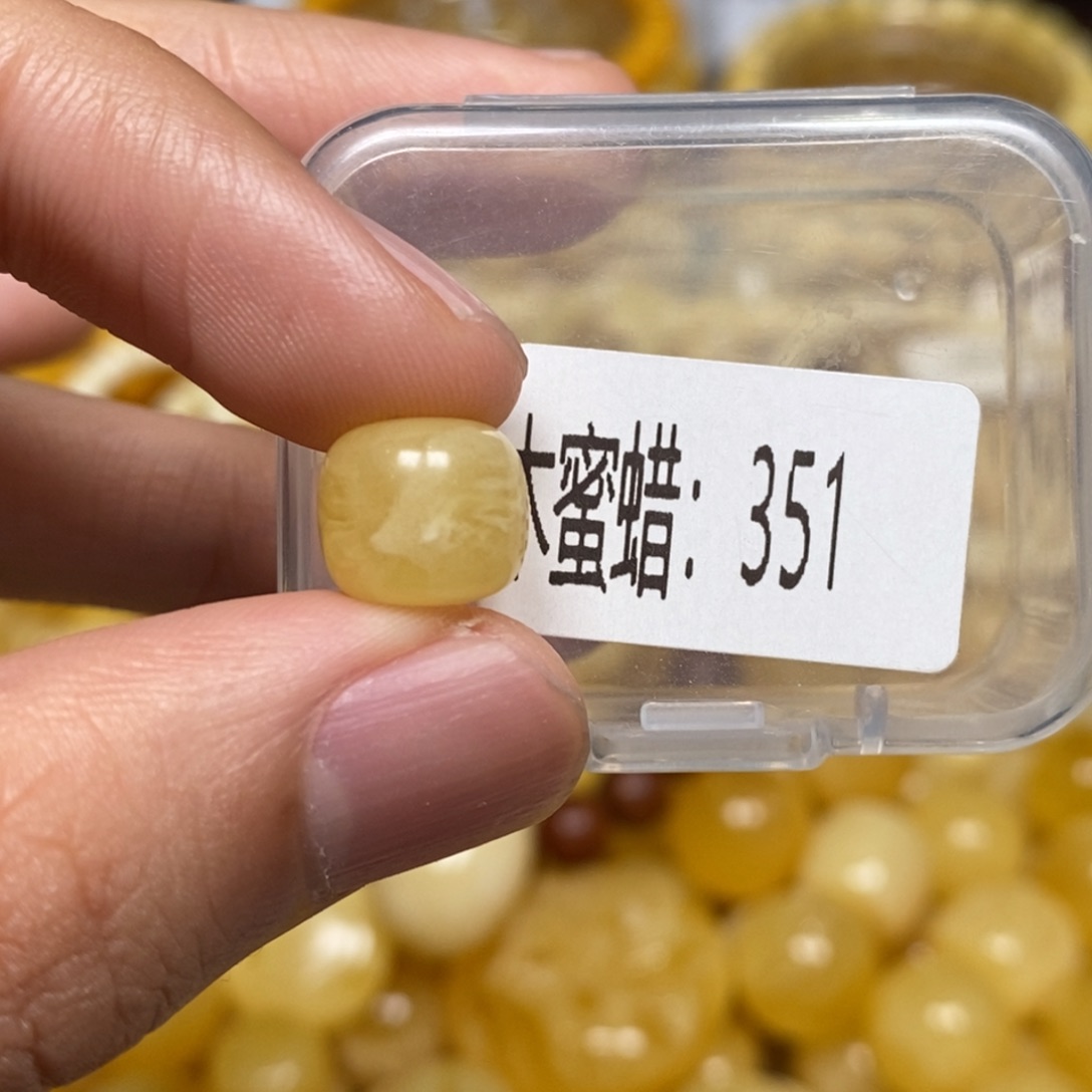 蜜蜡未镶嵌珠宝奇石351