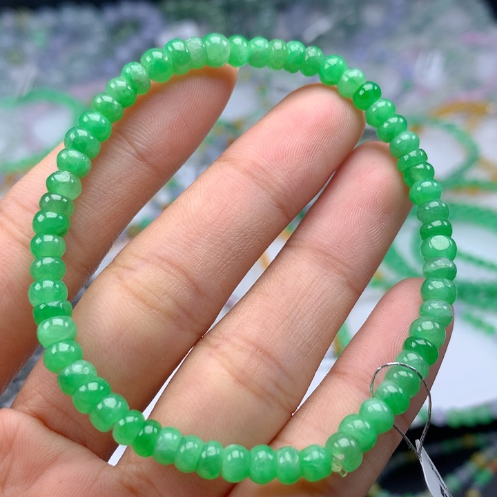 翡翠手镯未镶嵌卡